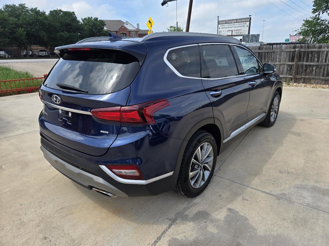 Used 2019 Hyundai Santa Fe AWD w/ Cargo Package image 8