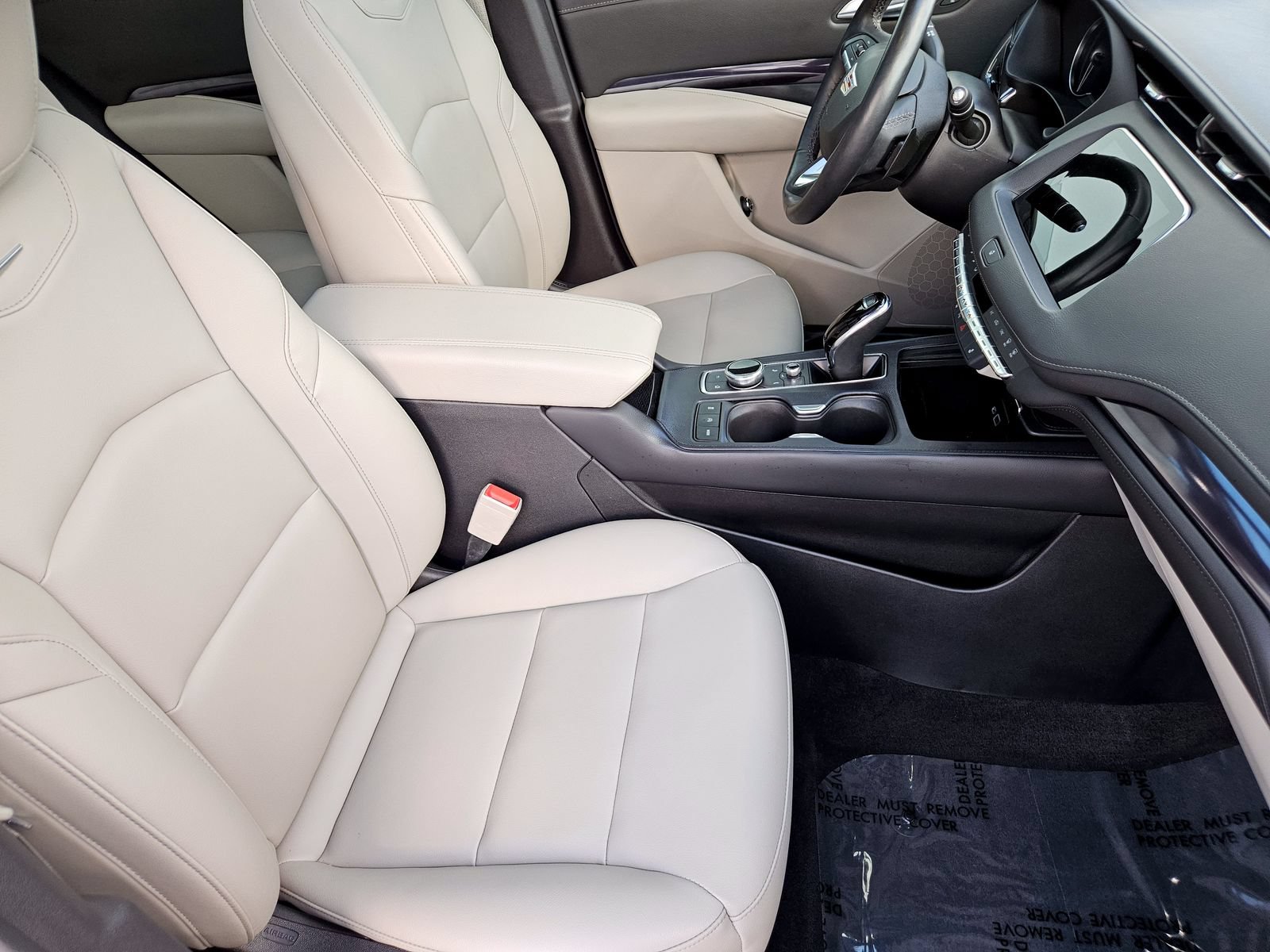 Certified 2023 Cadillac XT4 Luxury w/ Cold Weather Package FWD image 17