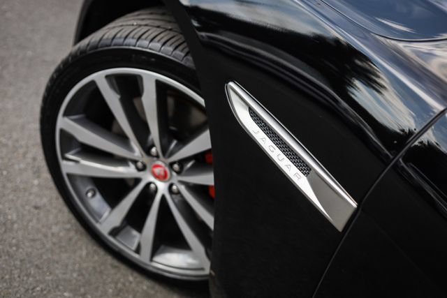 Used 2018 Jaguar XF S AWD/4WD image 21