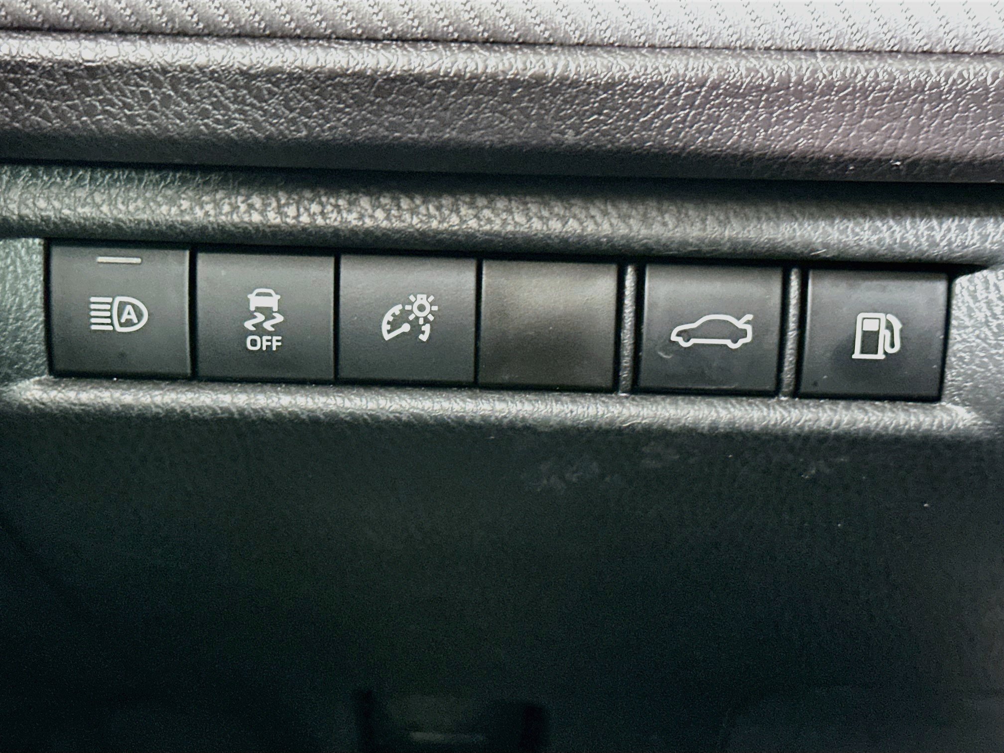 Used 2025 Toyota Camry SE FWD image 17