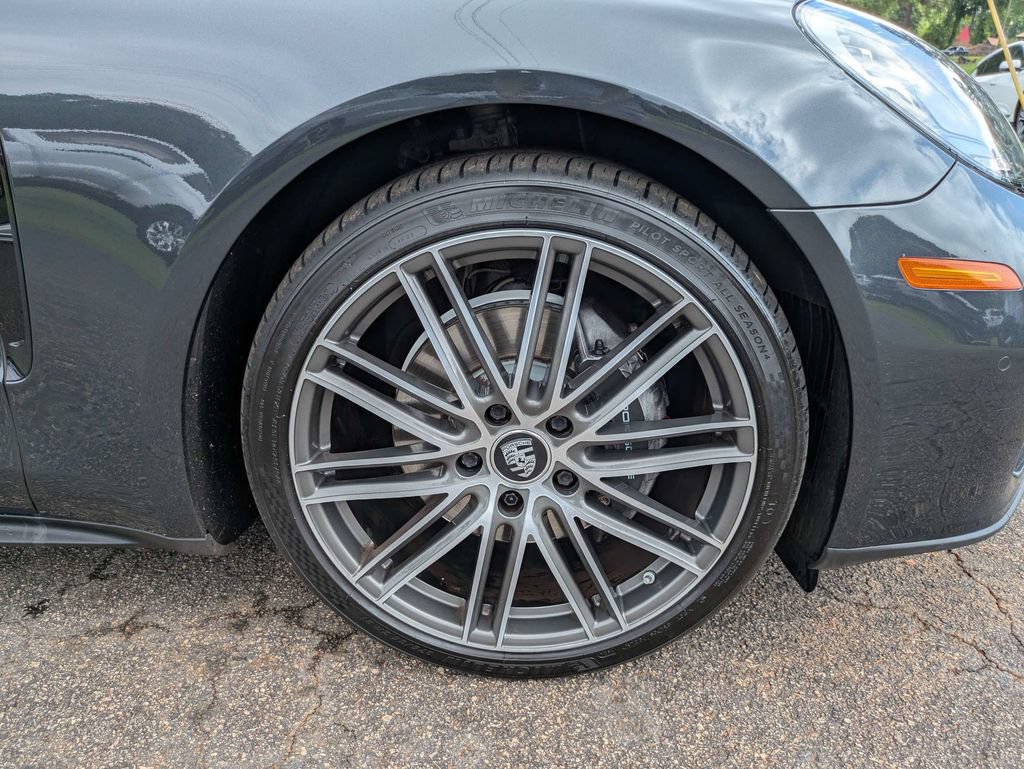 Used 2022 Porsche Panamera RWD image 11
