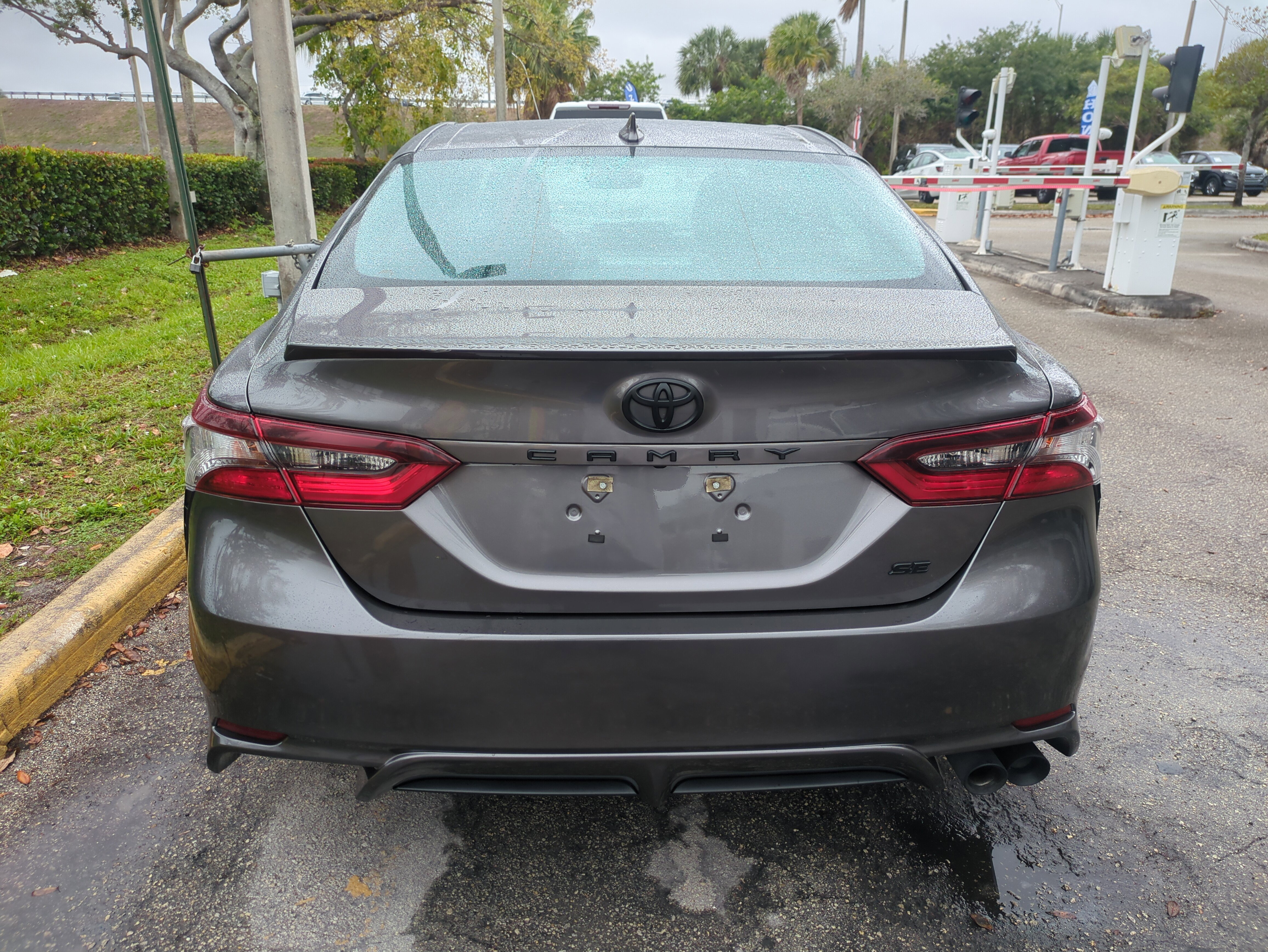 Used 2023 Toyota Camry SE image 6