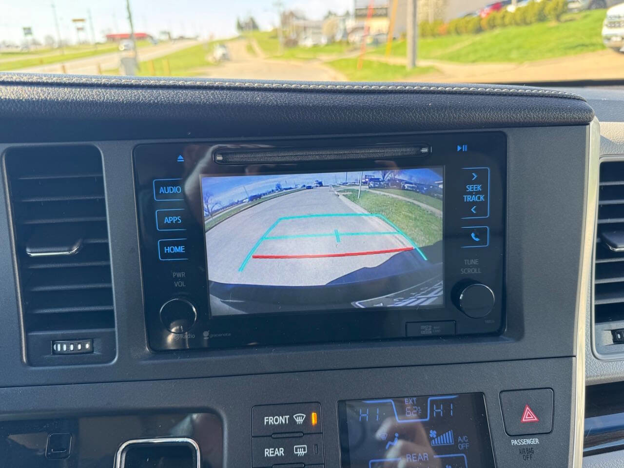 Used 2015 Toyota Sienna XLE w/ XLE Navigation Package AWD/4WD image 18