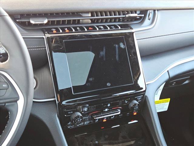 New 2025 Jeep Grand Cherokee Laredo X w/ Luxury Tech Group I image 12