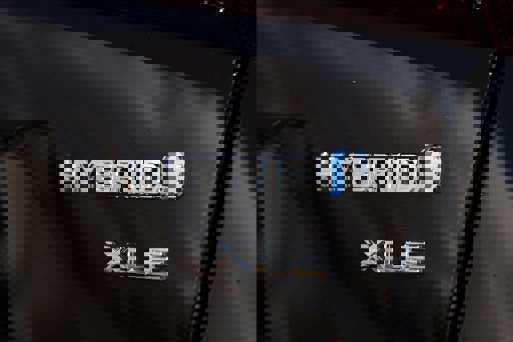 Certified 2022 Toyota Prius XLE w/ Advanced Technology Package image 11