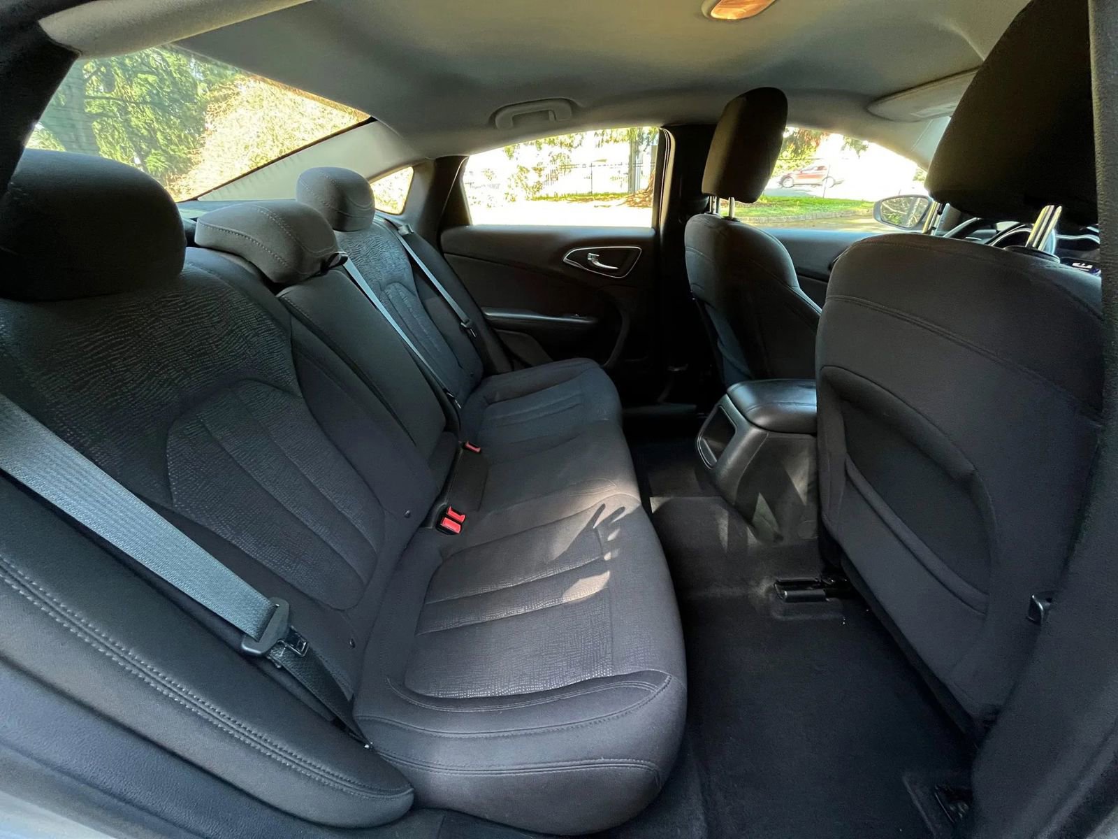 Used 2015 Chrysler 200 Limited w/ Convenience Group image 10