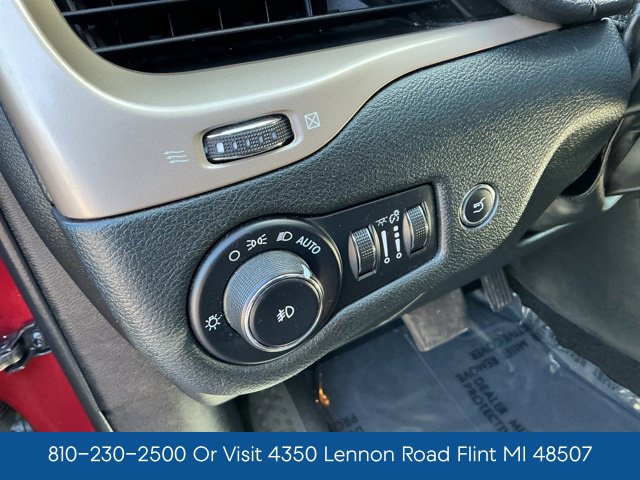 Used 2016 Jeep Cherokee Limited w/ Luxury Group AWD/4WD image 33