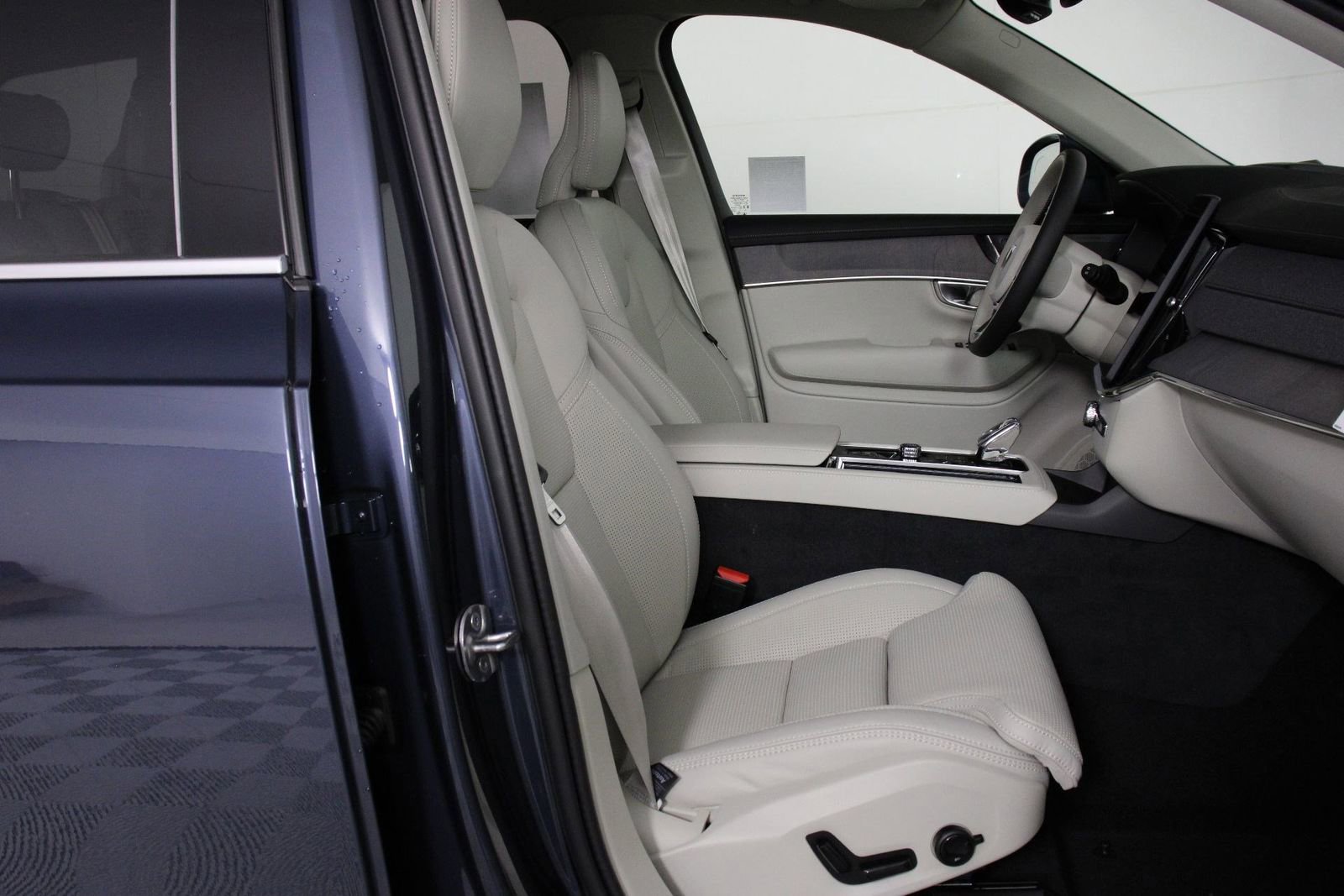 New 2026 Volvo XC90 T8 Ultra w/ Protection Package Premier image 10