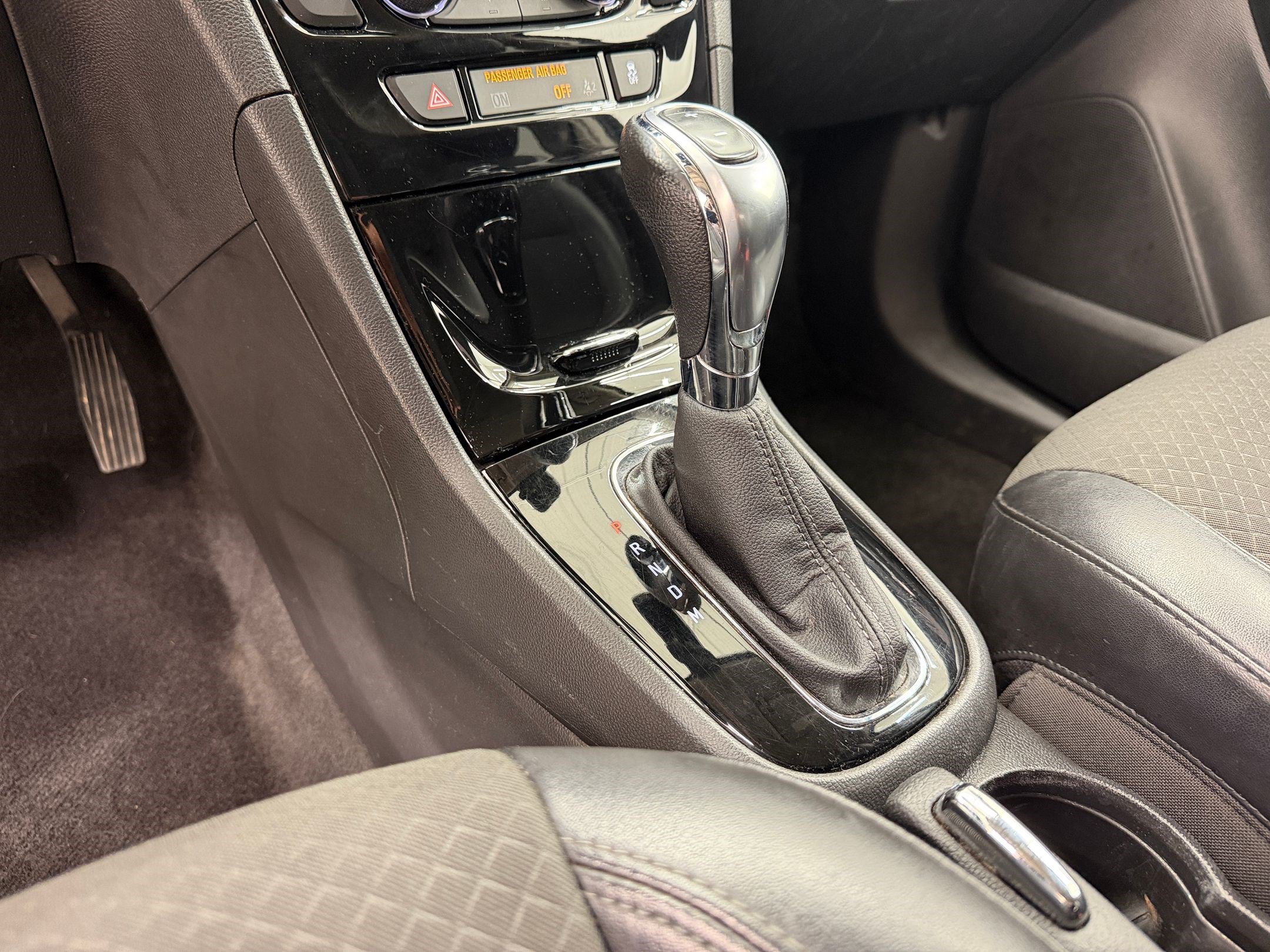 Used 2019 Buick Encore Sport Touring FWD image 16