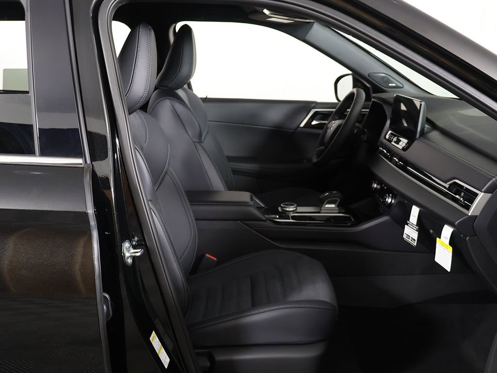 New 2026 Mitsubishi Outlander LE image 28