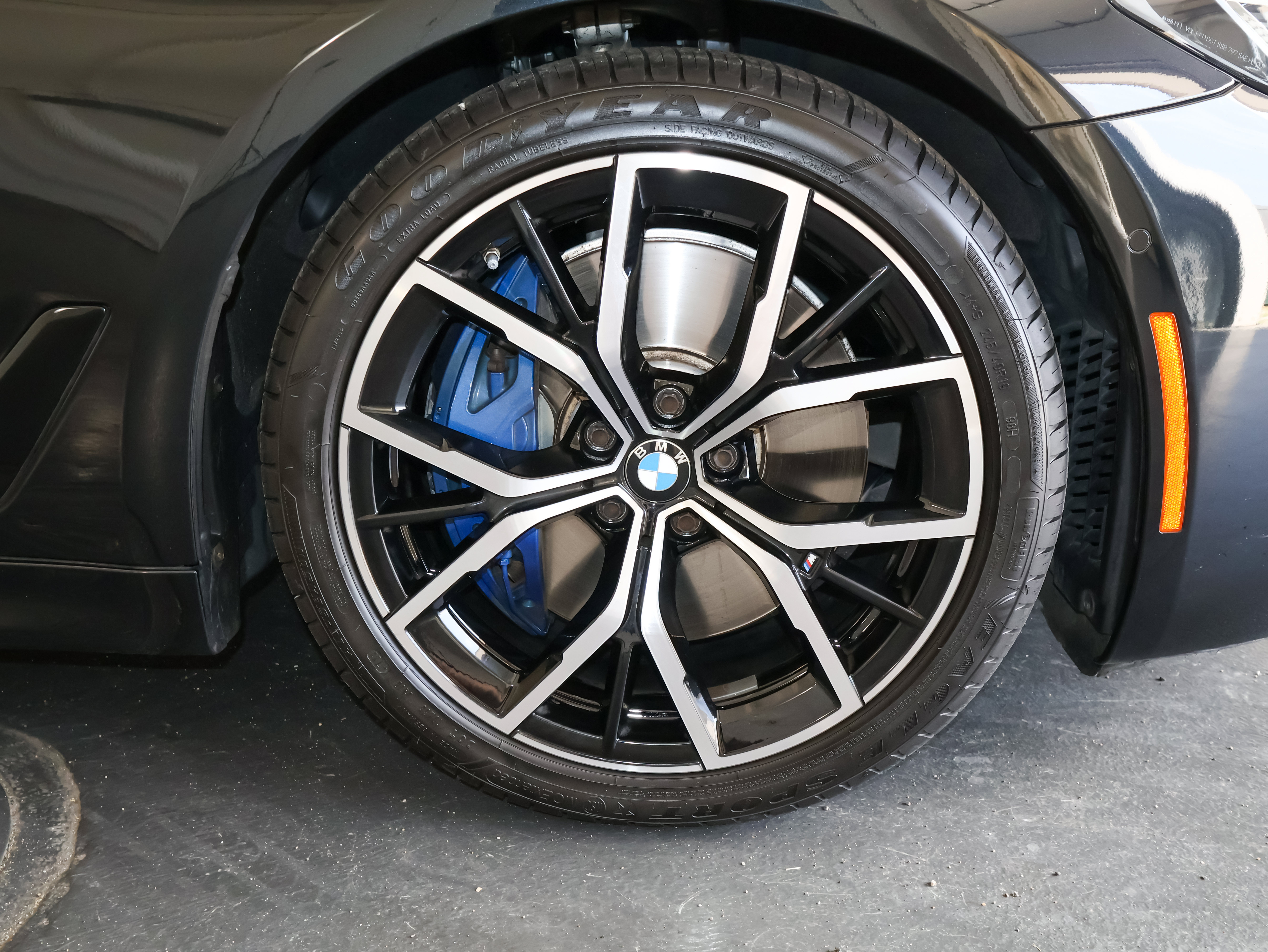 Used 2021 BMW M550i xDrive w/ Executive Package AWD/4WD image 38