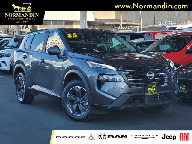 Used 2025 Nissan Rogue SV AWD/4WD image 1