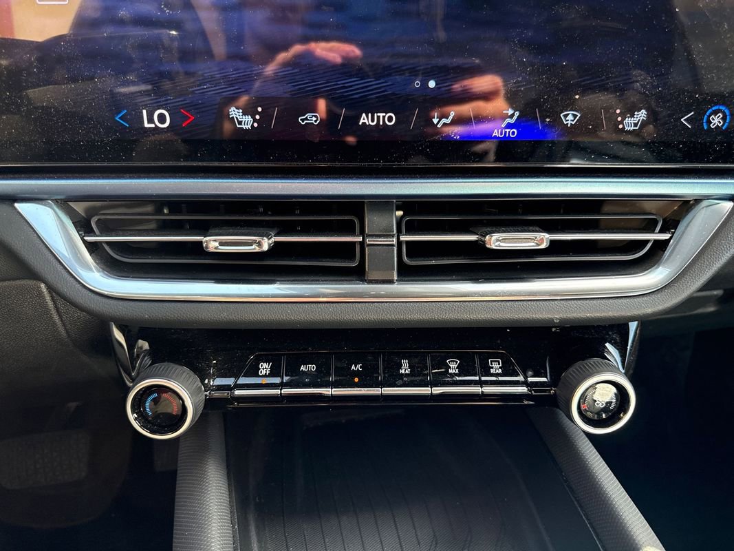 Used 2024 Chevrolet Equinox EV LT image 66