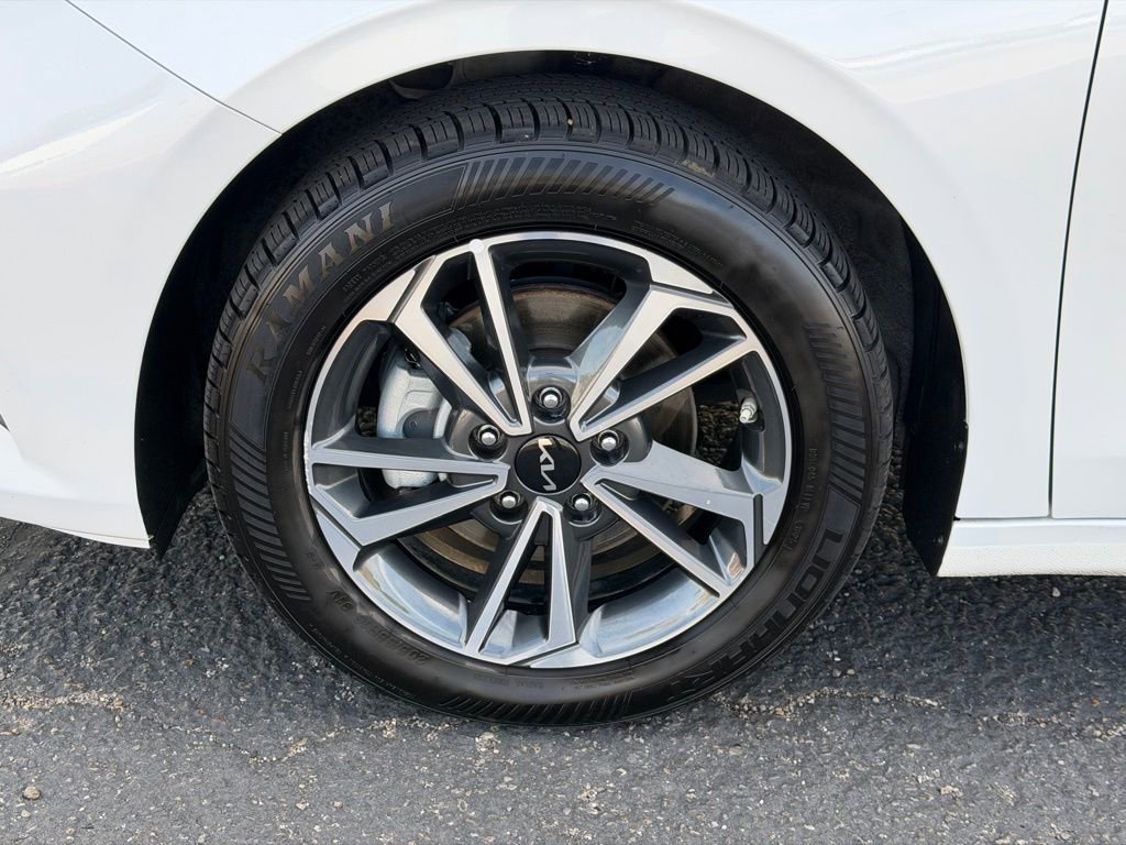 Used 2024 Kia Forte LXS image 10