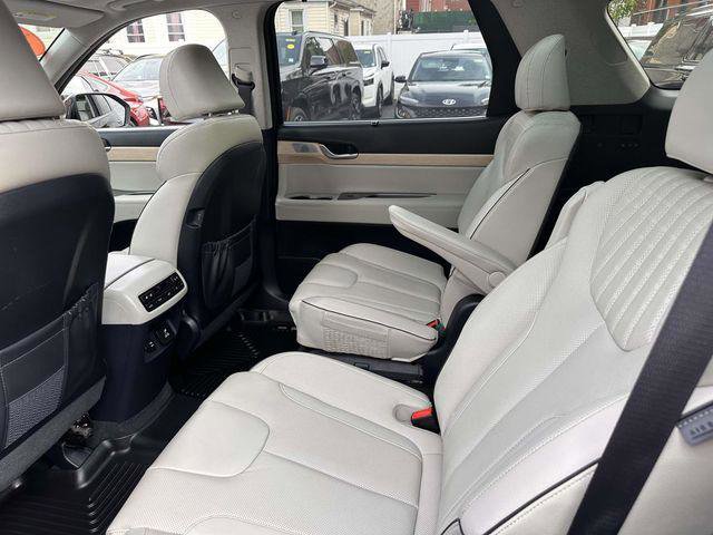 Used 2023 Hyundai Palisade Limited AWD/4WD image 15