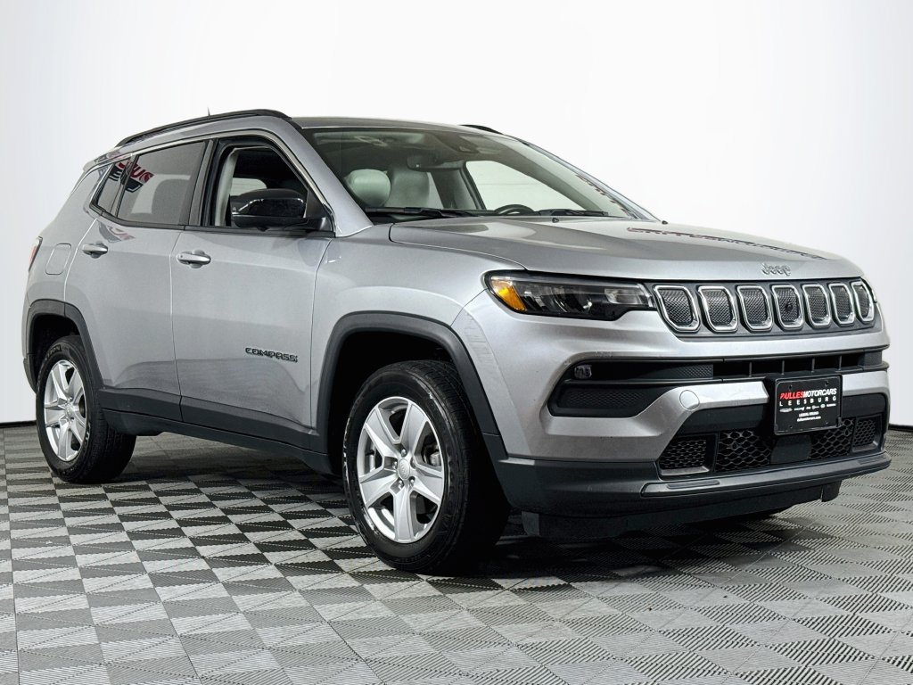 Used 2022 Jeep Compass Latitude w/ Sun and Sound Group AWD/4WD image 1