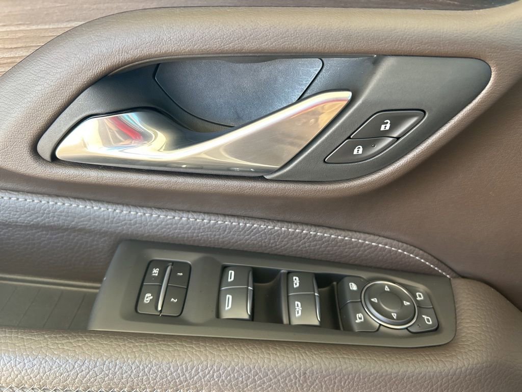 Used 2024 GMC Yukon XL Denali w/ Advanced Technology Package image 27