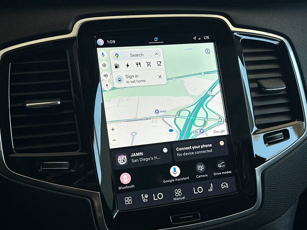 Certified 2024 Volvo XC90 T8 Plus AWD/4WD image 19