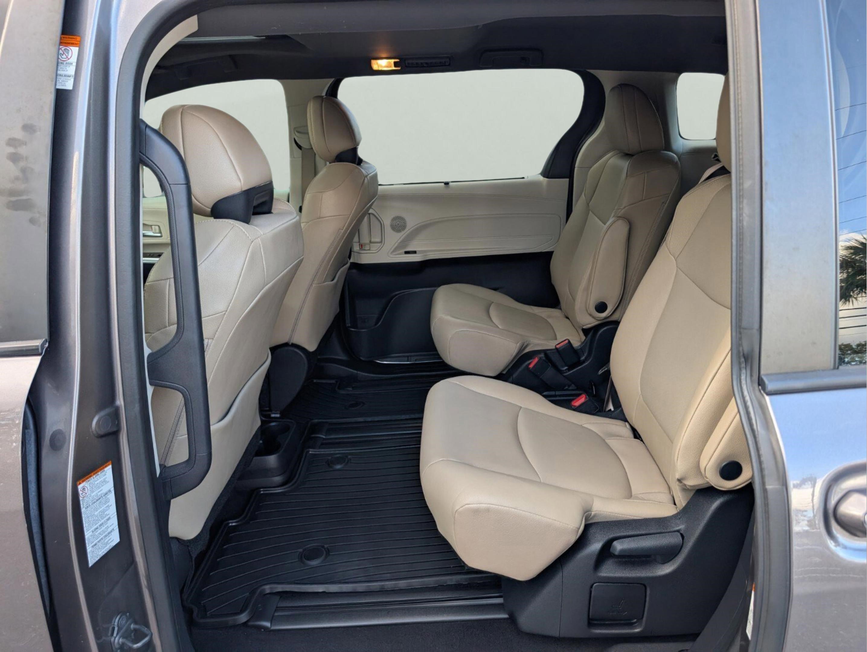 Used 2023 Toyota Sienna XLE image 34