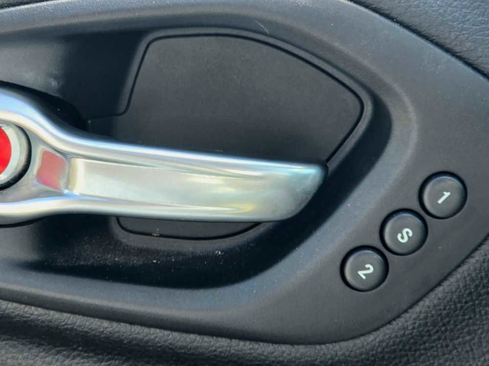 Used 2017 Jeep Cherokee Limited w/ Luxury Group AWD/4WD image 15