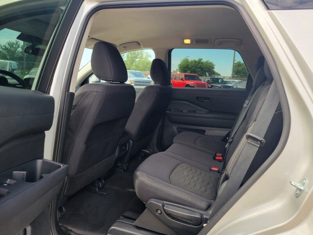Used 2025 Nissan Pathfinder SV FWD image 27
