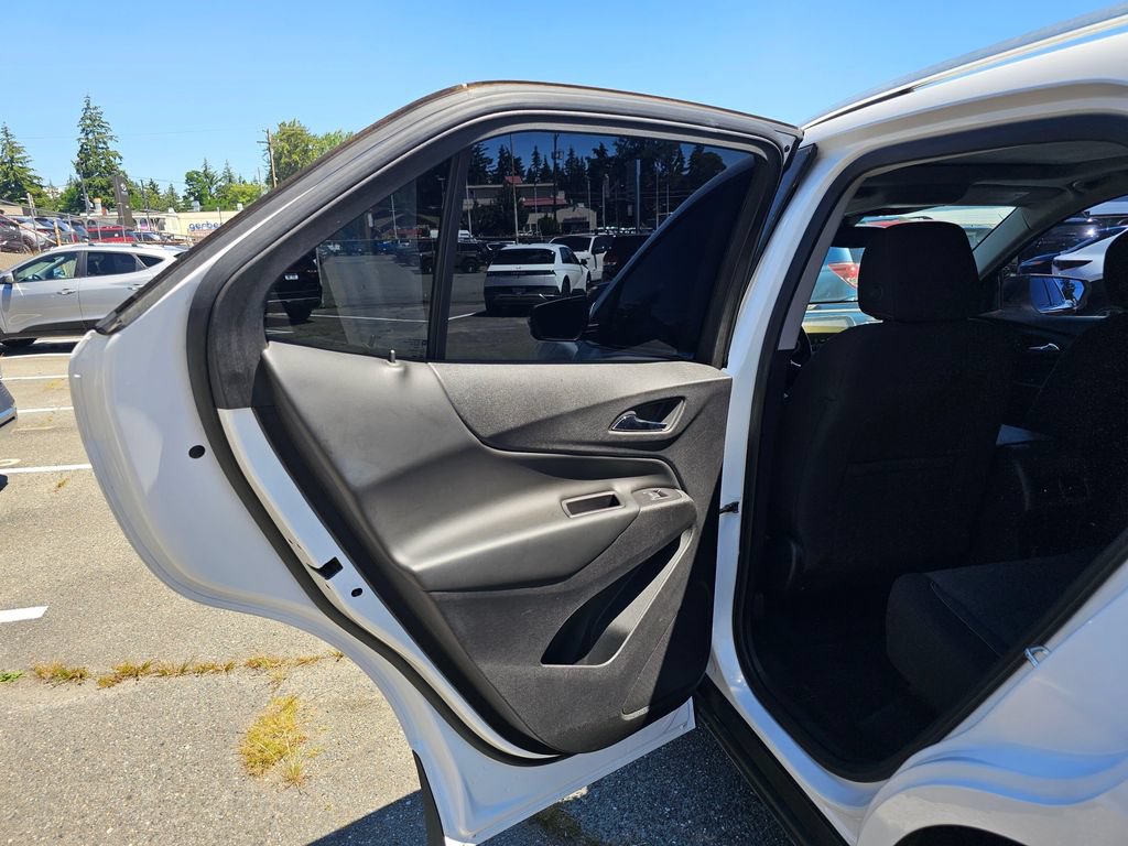 Used 2018 Chevrolet Equinox LT w/ Sun & Infotainment Package FWD image 16