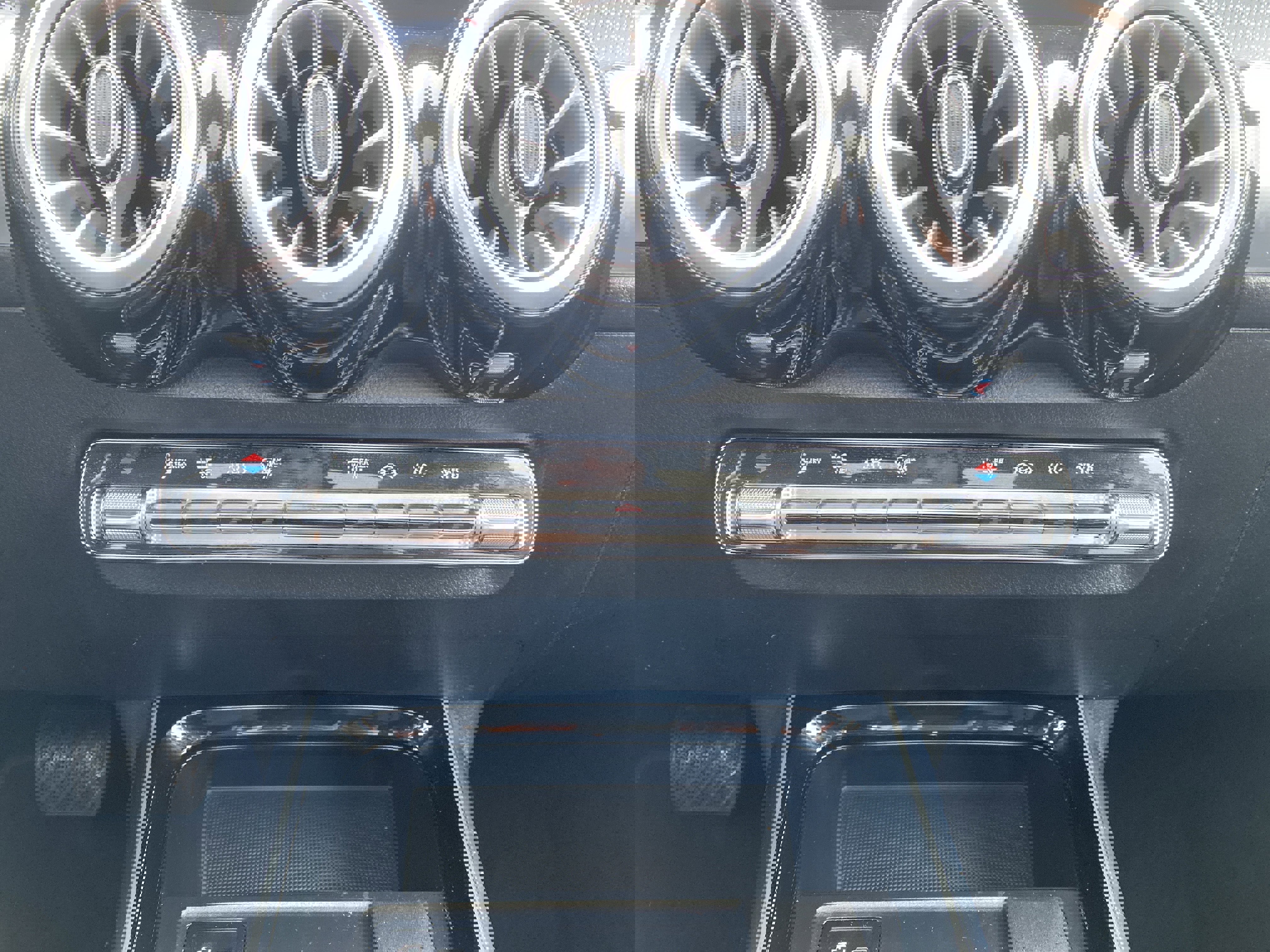 Used 2023 Mercedes-Benz GLB 250 4MATIC image 21