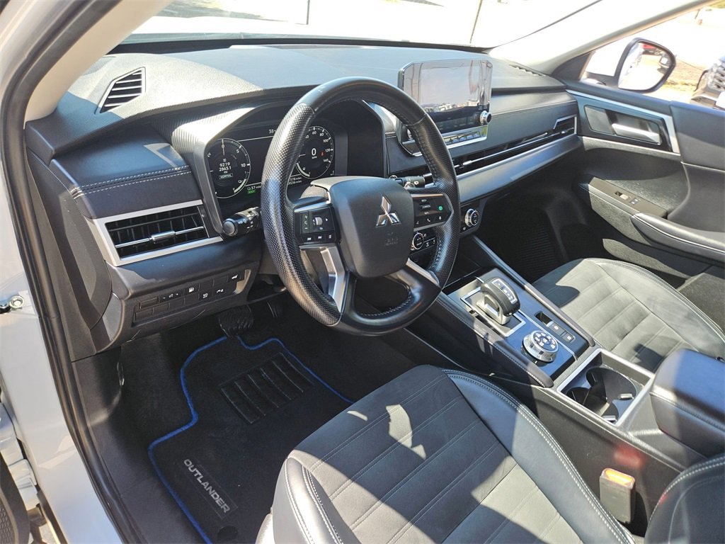 Used 2023 Mitsubishi Outlander SE image 15