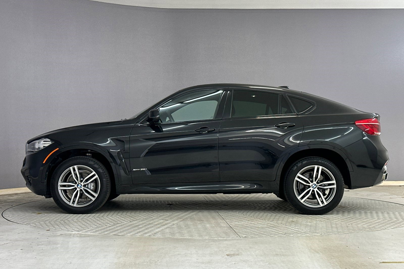 Used 2019 BMW X6 xDrive35i w/ M Sport Package image 2