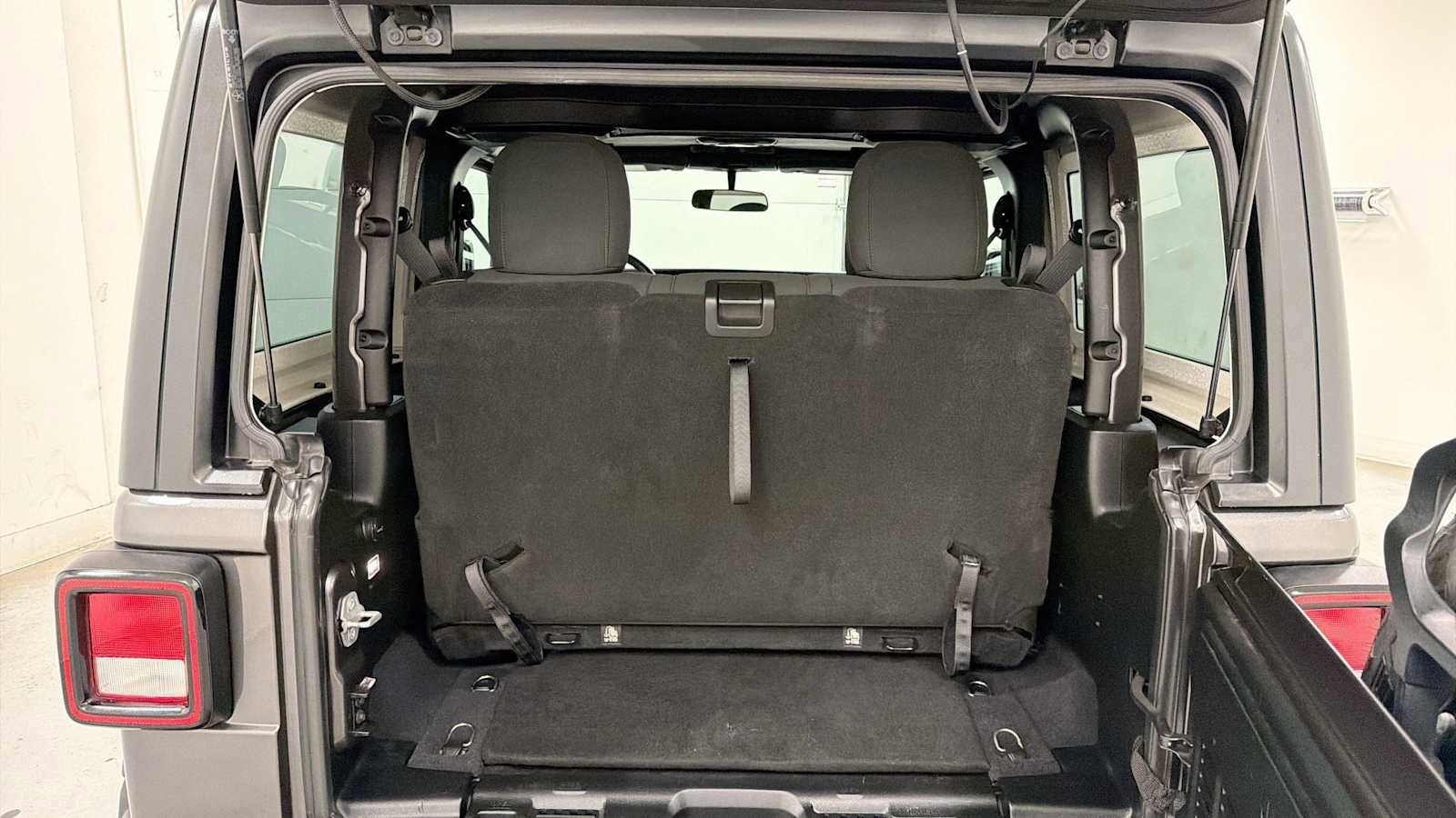 Used 2018 Jeep Wrangler Sport AWD/4WD image 27