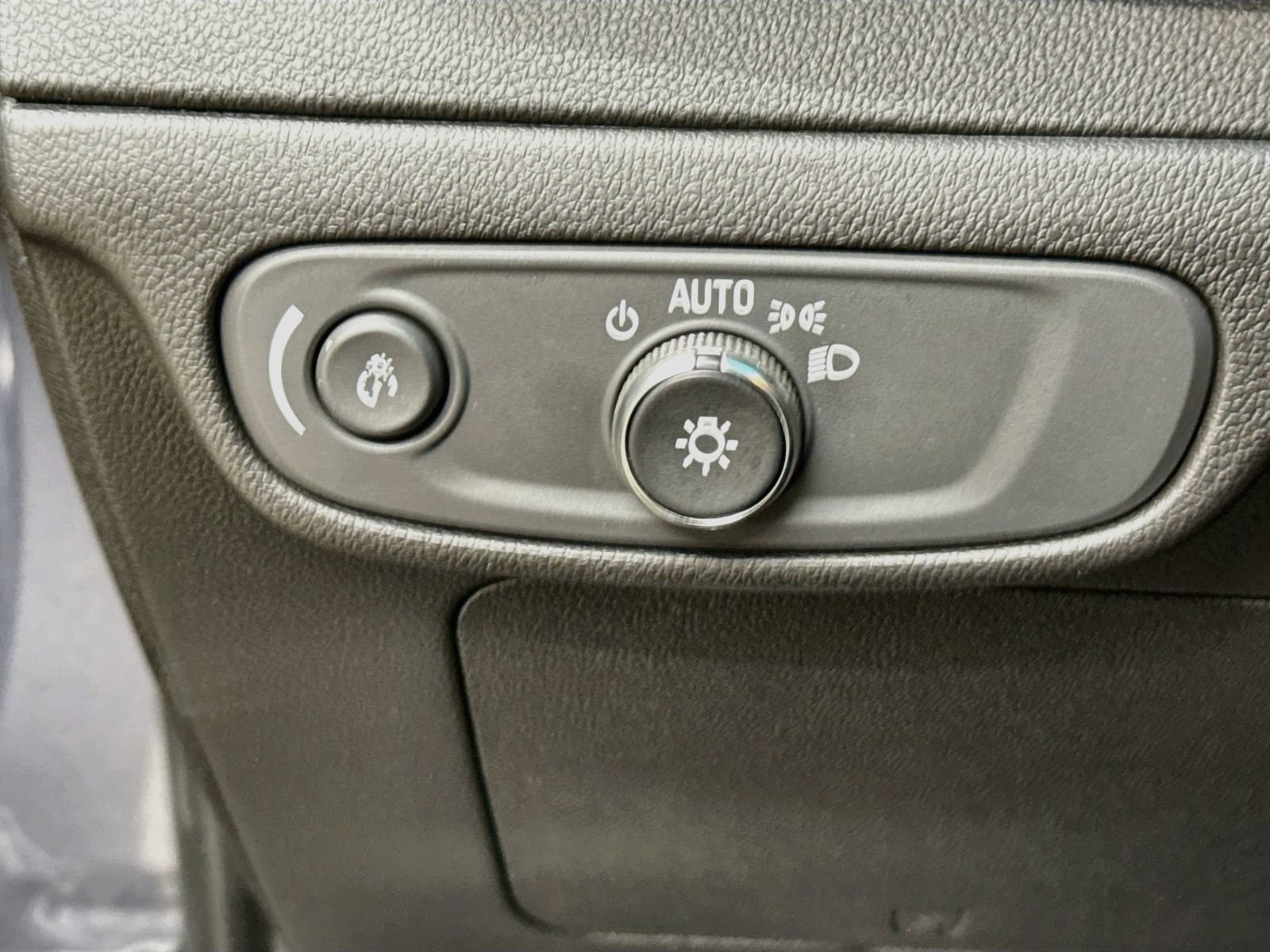 Used 2023 Chevrolet Bolt LT w/ Infotainment Package FWD image 13