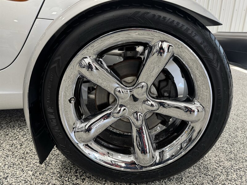 Used 2001 Chrysler Prowler image 27