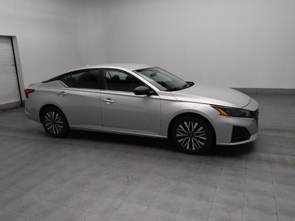 Used 2024 Nissan Altima 2.5 SV image 11