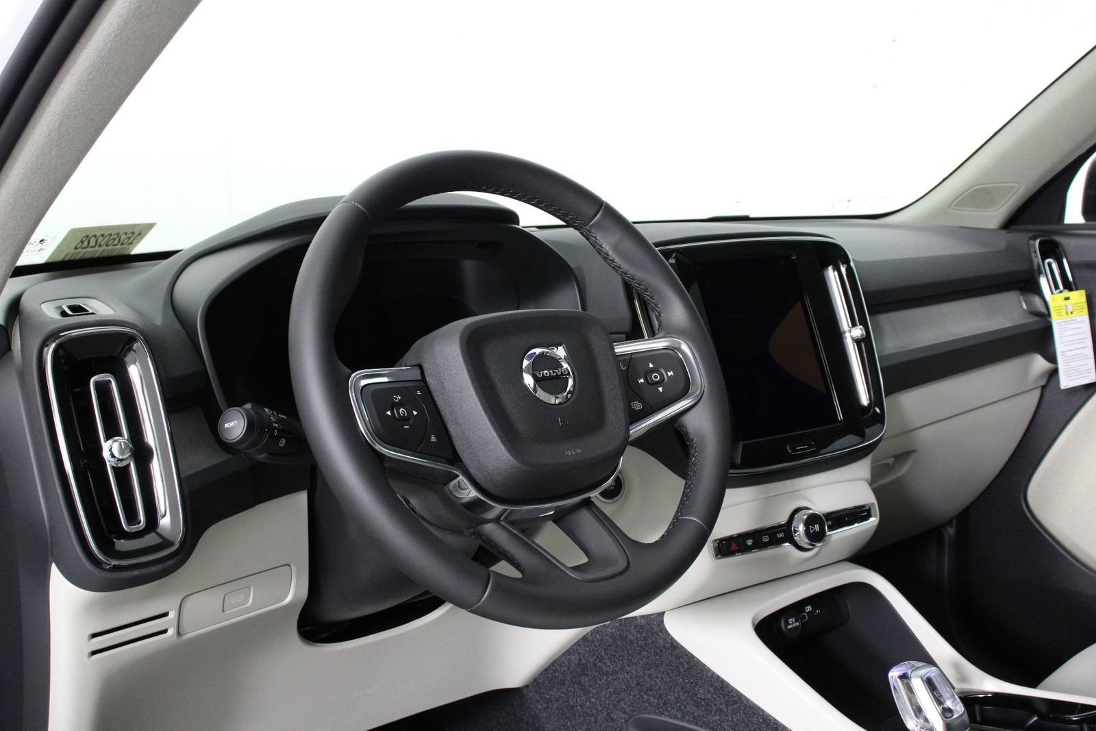 New 2026 Volvo XC40 B4 Plus w/ Climate Package image 8