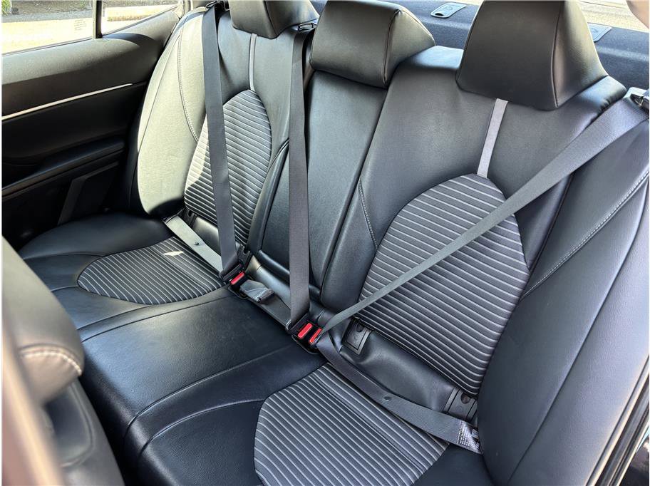 Used 2019 Toyota Camry SE image 12