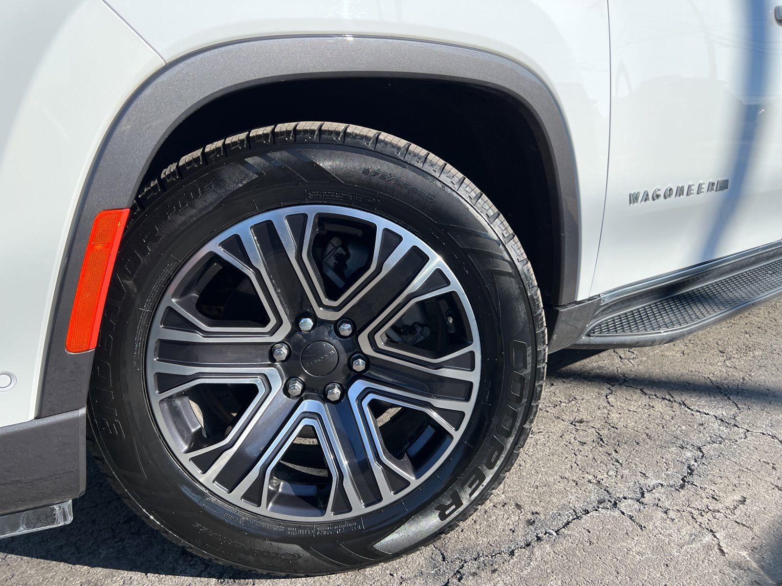 Used 2022 Jeep Wagoneer Series III w/ Flexible Seating Group image 42