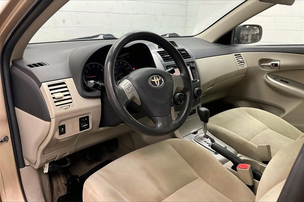 Used 2013 Toyota Corolla LE image 12