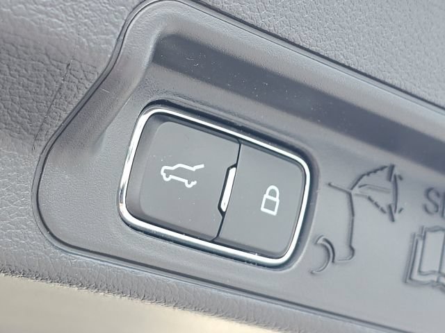 Used 2025 Ford Explorer Active RWD image 10