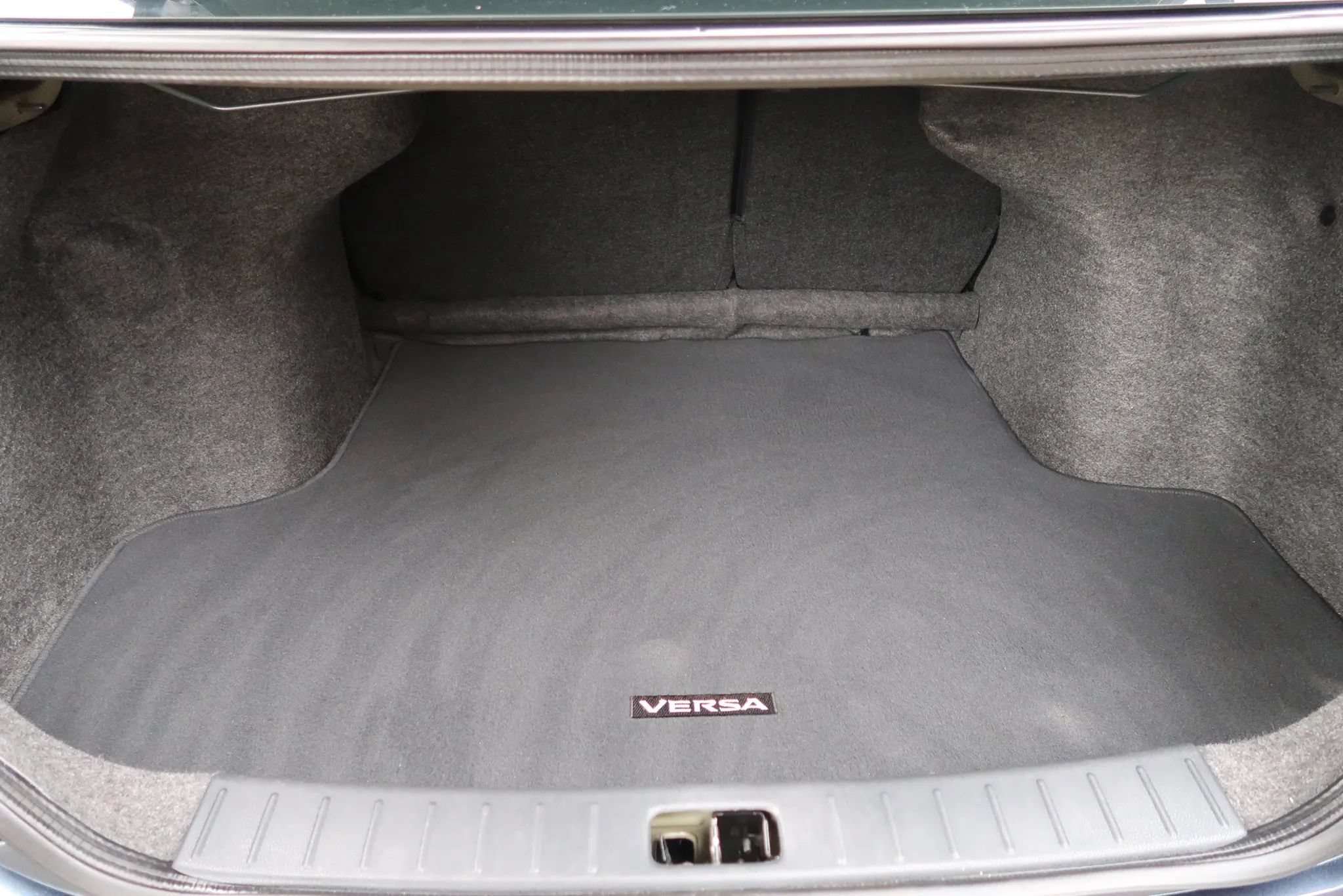 Used 2016 Nissan Versa SV w/ SV Tech Package FWD image 15