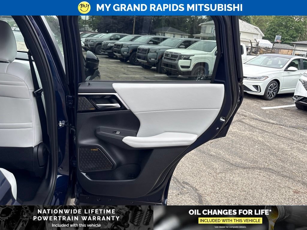 New 2026 Mitsubishi Outlander SE AWD/4WD image 13