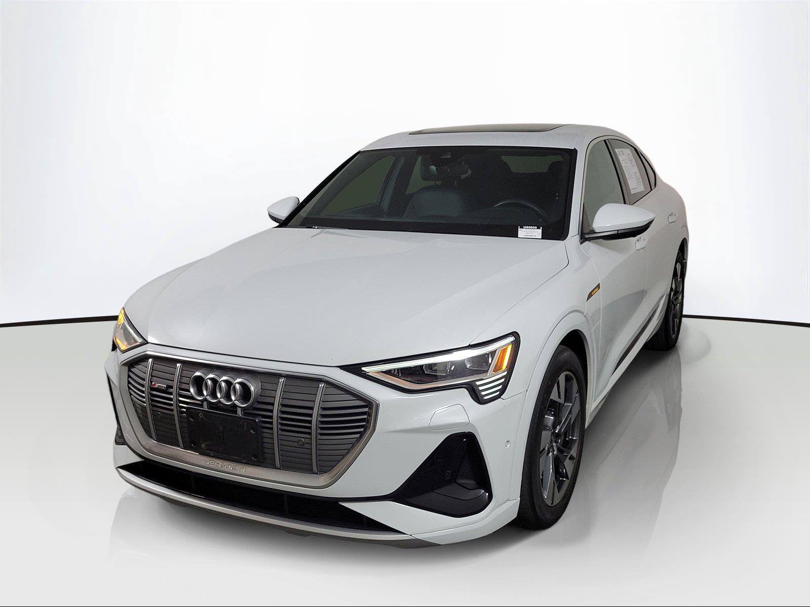 Used 2023 Audi e-tron Premium Plus w/ Premium Plus Package AWD/4WD image 3