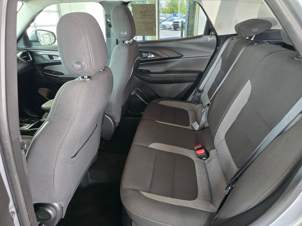 Used 2025 Chevrolet TrailBlazer LT AWD/4WD image 36