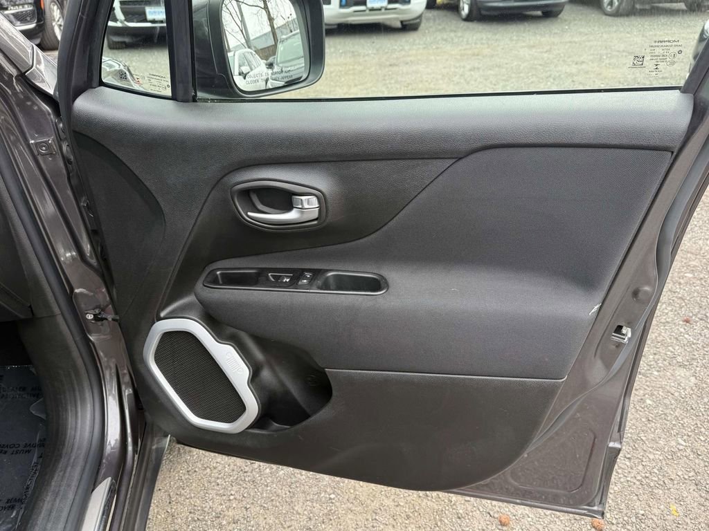 Used 2020 Jeep Renegade Latitude w/ Cold Weather Group image 8