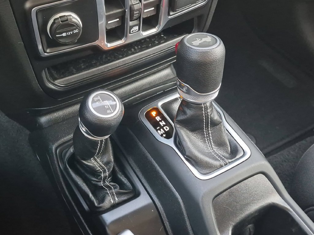 Used 2021 Jeep Wrangler Unlimited Sahara w/ Uconnect 4C Nav & Sound Group AWD/4WD image 14