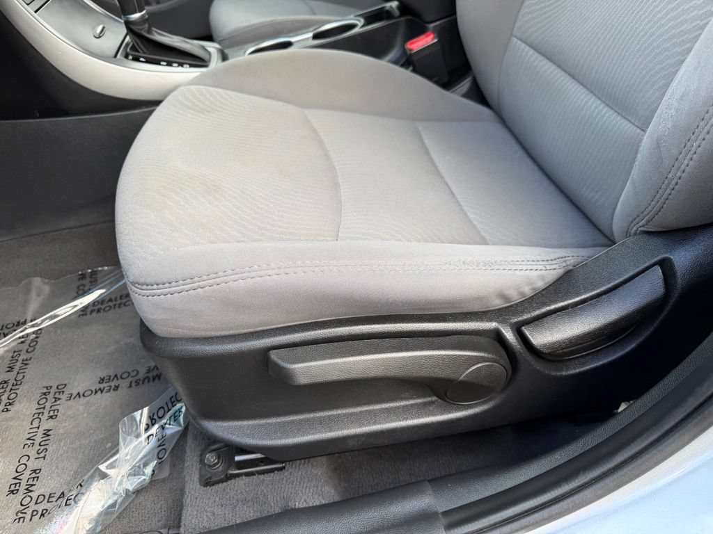 Used 2016 Hyundai Elantra SE FWD image 14
