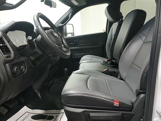 Used 2024 RAM 2500 Tradesman w/ Chrome Appearance Group image 7