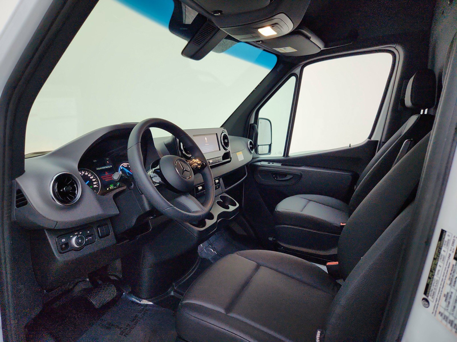New 2025 Mercedes-Benz eSprinter 170 Cargo image 16