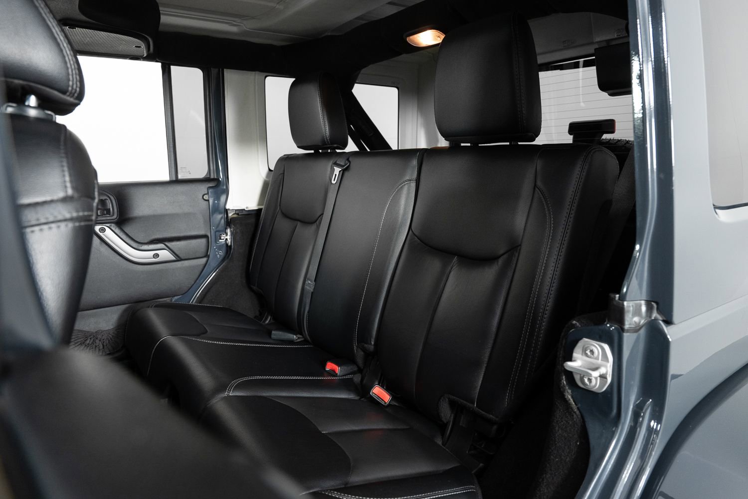 Used 2018 Jeep Wrangler Unlimited Sahara image 16