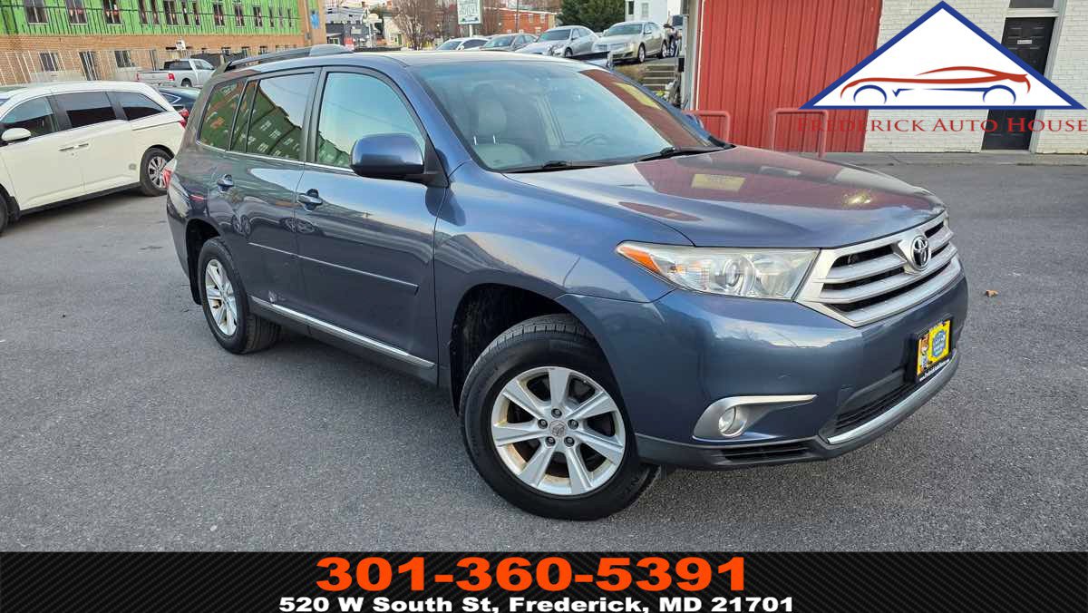 Used 2012 Toyota Highlander SE w/ Tow Pkg image 1