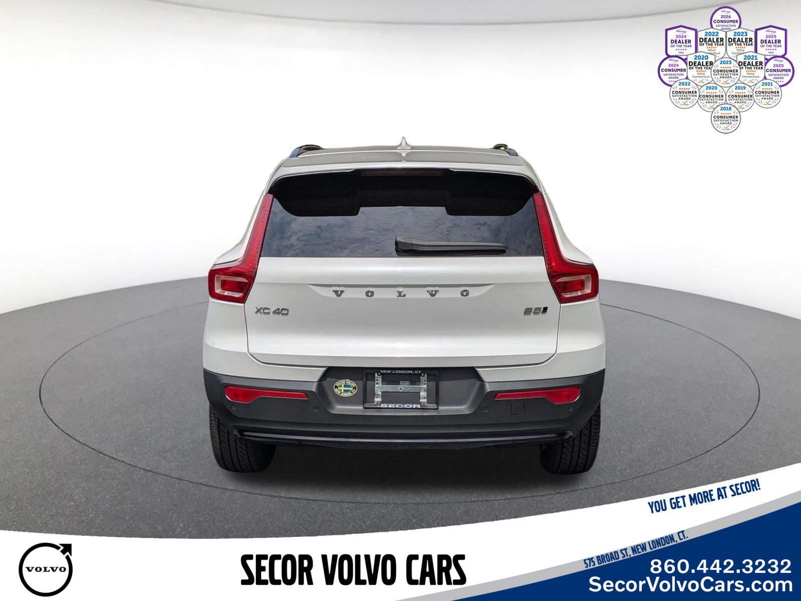 Used 2024 Volvo XC40 B5 Plus w/ Protection Package Premier AWD/4WD image 8